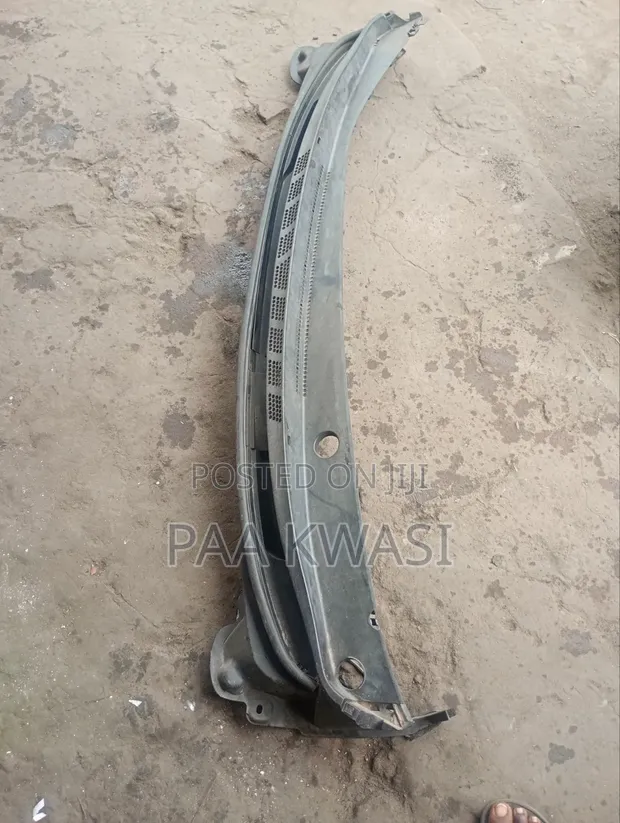 Hyundai Elantra Wiper Panel (2012-2015) - 1