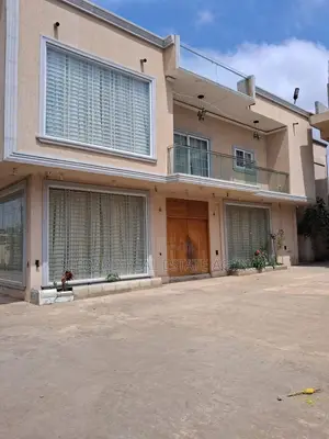 10-Bedroom House for Sale in Adjiriganor