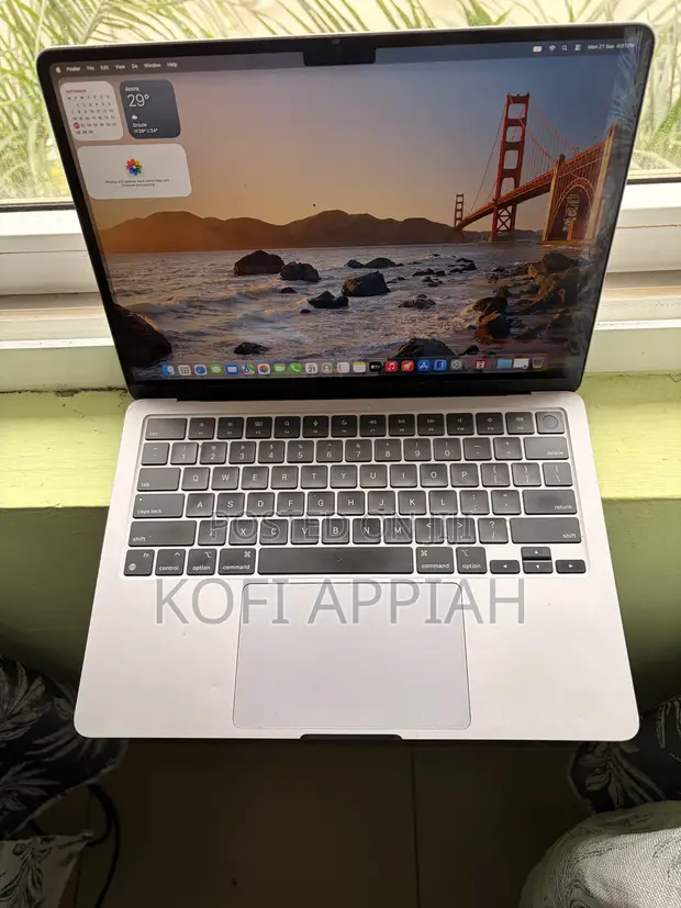 Apple MacBook Air 2022 M2 8GB RAM 256GB SSD - 1