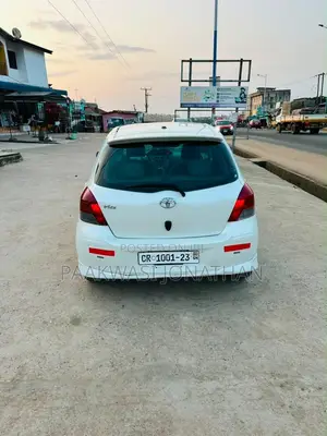 Toyota Vitz 2009 White