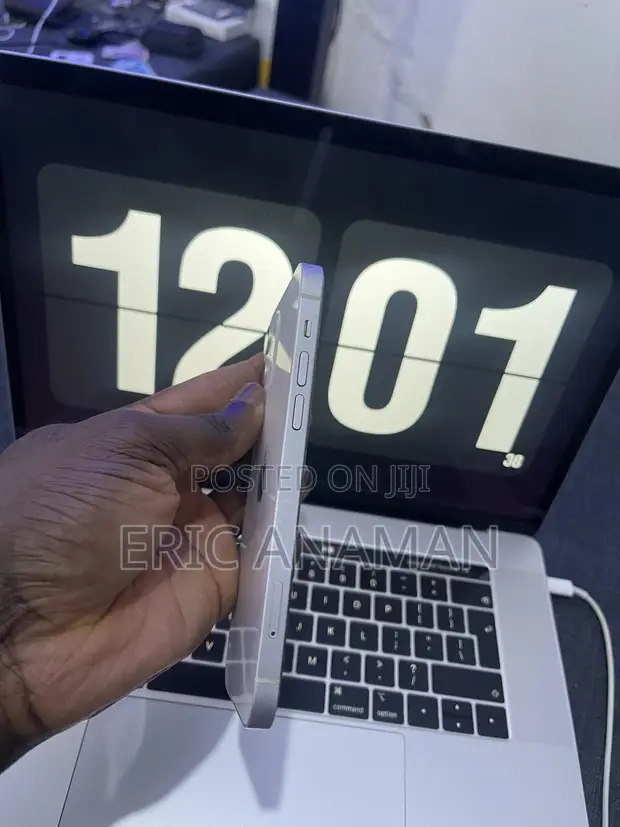 Apple iPhone 12 128GB White - 1