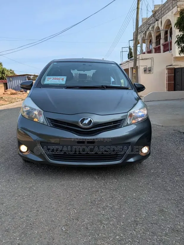 Toyota Vitz 2013 Gray - 1