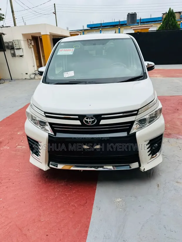 Toyota Voxy SV Premium 2014 White - 1
