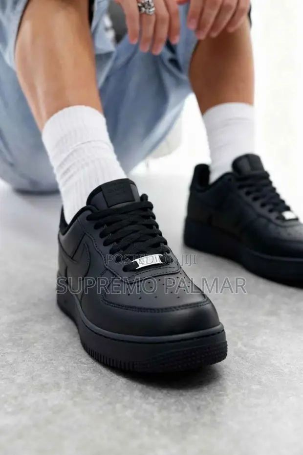 Nike Air Force 1 '07 Low - Triple Black / White Sneakers - 1