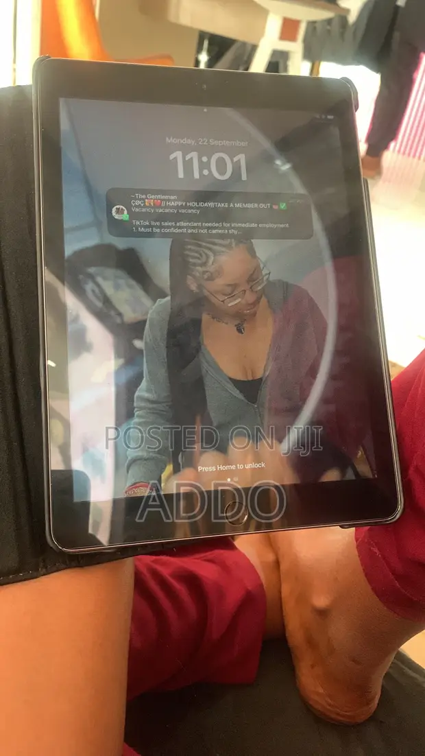 Apple iPad 5 (2022) 32GB Silver - 1