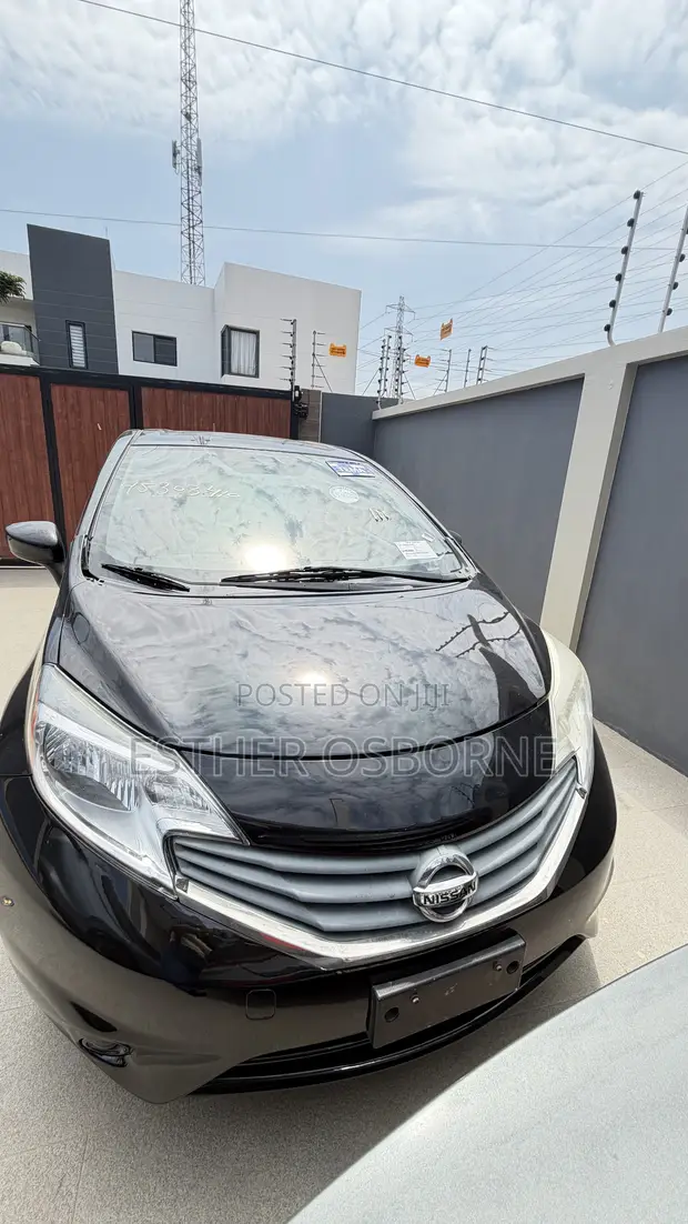 Nissan Versa 2016 Black - 1