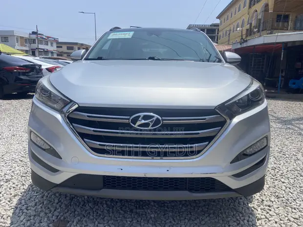 Hyundai Tucson 2016 Silver - 1