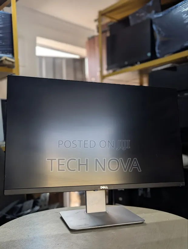 Dell Ultrasharp U2715HC 27" 2560x1440 IPS Monitor - 1
