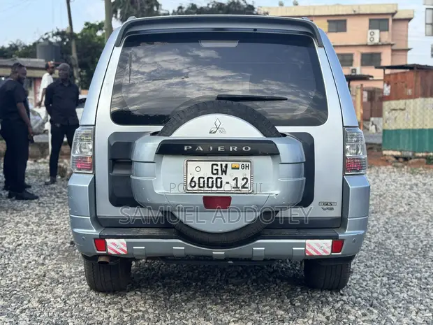 Mitsubishi Pajero 2012 Gray - 1