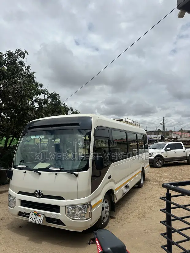Toyota HiAce Grand Cabin 2023 - 1