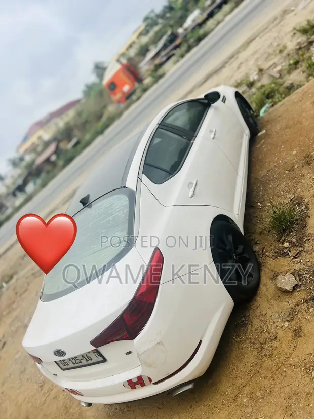 Kia Optima 2011 White - 1