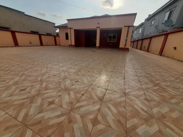 3 Bedroom House for Rent in Lakeside - 1