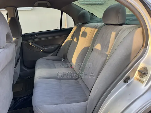 Honda Civic 2004 Silver - 1