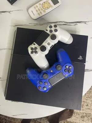 PS4 Standard Jailbreak with 9 Games & 2 Controllers