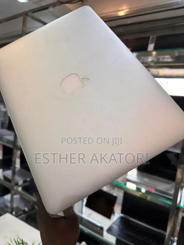 Apple MacBook Air 2015 8GB RAM, 128GB SSD - 1