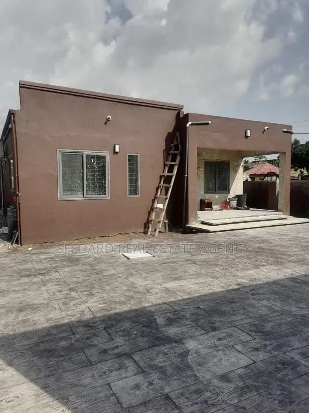 3-Bedroom House for Sale in Amasaman, Kutunse Satellite - 1