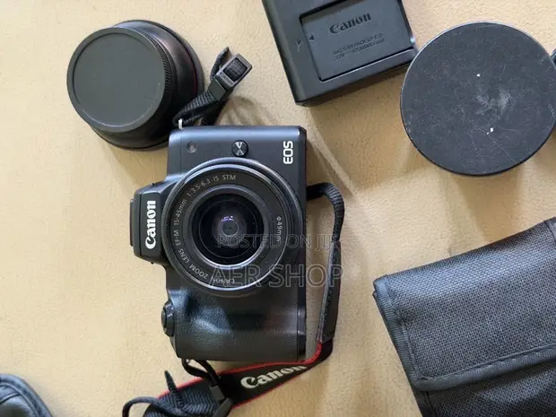 Canon EOS M50 Mark II Mirrorless Camera with 15-45mm Lens (Black) - 1