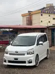 Toyota Voxy 2013 White - 5