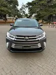 Toyota Highlander LE Plus 2019 Gray - 2