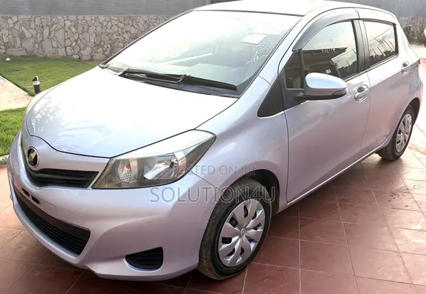 Toyota Vitz 1.0 FWD 5dr 2013 Gray - 1