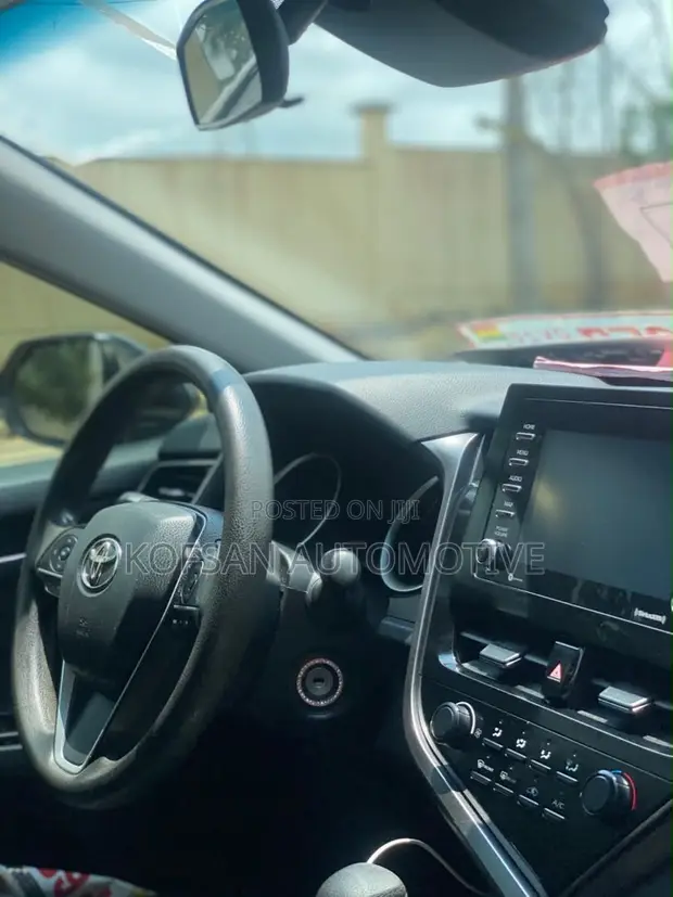 Toyota Camry LE 2021 Blue - 1