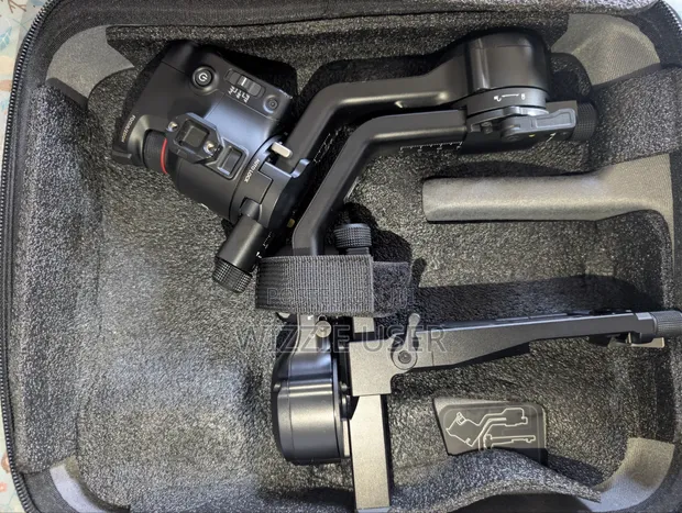 DJI Ronin RS 5 Combo Gimbal - 1