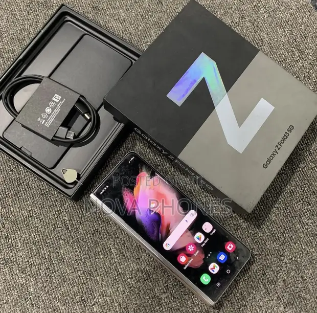Samsung Galaxy Z Fold 3 256GB Silver - 1