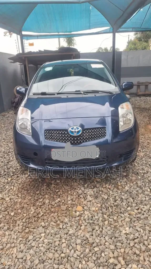 2010 Toyota Yaris Base Hatchback 5dr Blue - 1