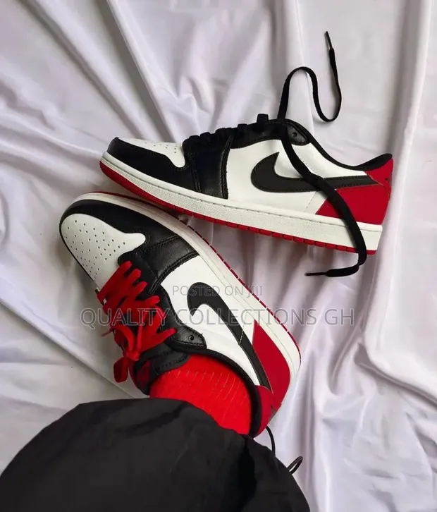 Nike Air Jordan 1 Low Black Toe - 1