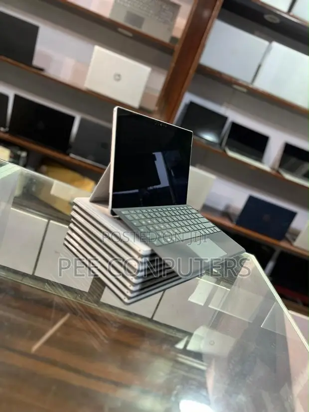 Microsoft Surface Pro 4 8GB RAM, 256GB SSD - 1