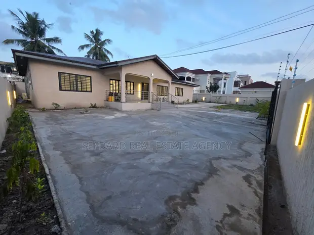 5-Bedroom House for Rent in Tse Addo - 1