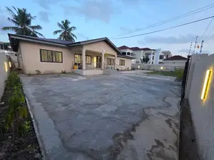 5-Bedroom House for Rent in Tse Addo
