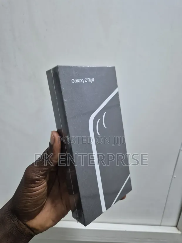 New Samsung Galaxy Z Flip7 256GB Gray - 1