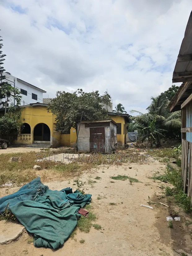 Land with 4-Bedroom House for Sale, Spintex Lekmah - 1