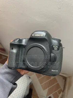 Canon 5D Mark III DSLR Camera