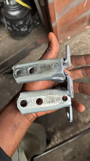 Mitsubishi Outlander & Pajero Door Hinges (2007-2020)