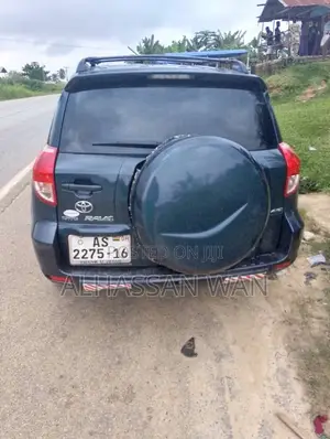Toyota HiAce 2011 Green