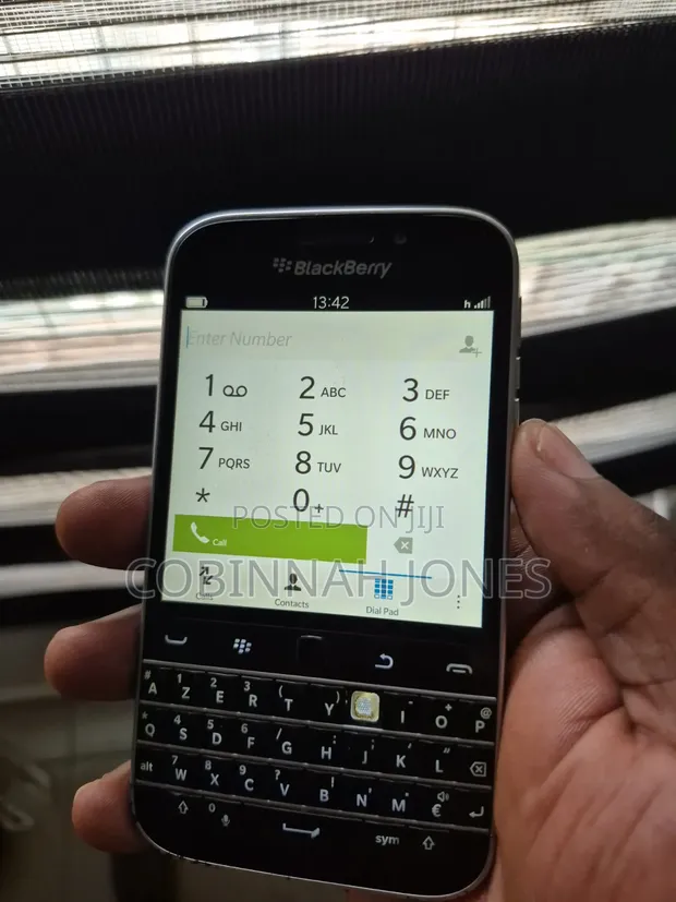 BlackBerry Classic 16GB Black - 1