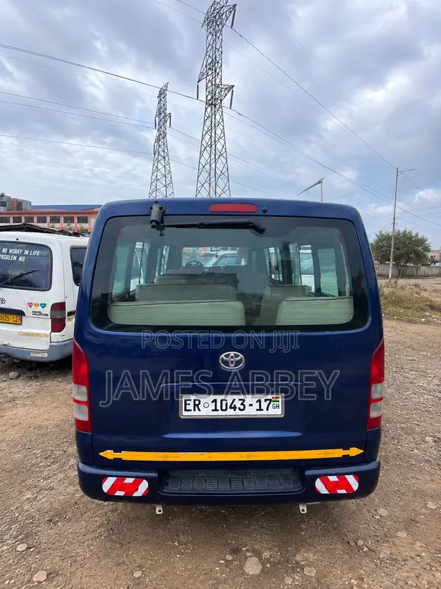 Toyota HiAce 2013 - 1