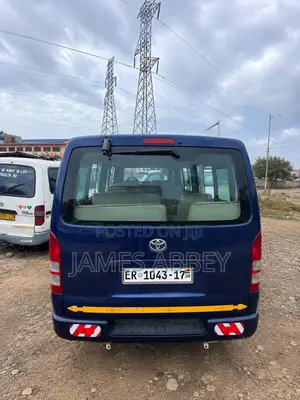 Toyota HiAce 2013