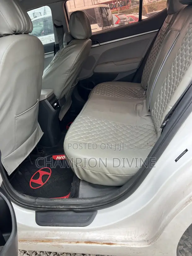 Hyundai Elantra 2017 White - 1