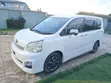 Toyota Voxy X 2WD 8-Seater 2012 White - 2
