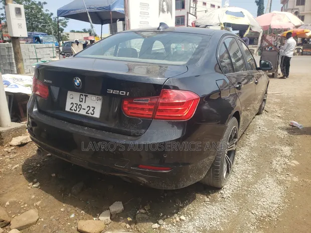 BMW 320i Sedan RWD 2016 Black - 1