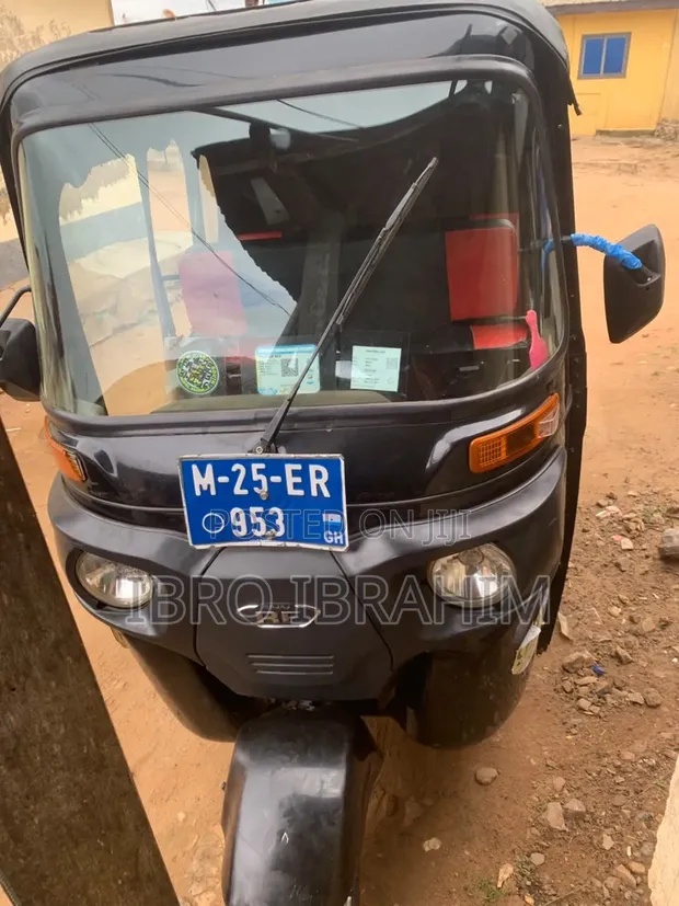 Bajaj RE 2025 Black - 1