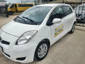 Toyota Vitz 1.0 FWD 5dr Hatchback 2010 White