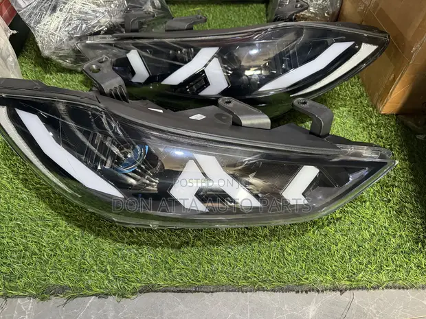 Hyundai Elantra 2017-2018 Spec Headlights - 1