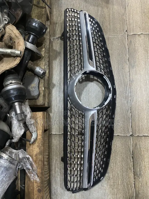 Mercedes-Benz GLC 300 Diamond Front Grille - 1