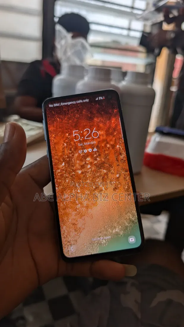 Samsung Galaxy S10e 128GB Blue - 1