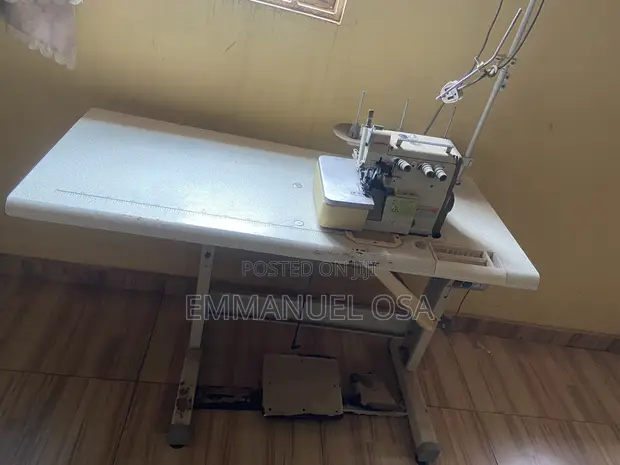 Used Knitting Machine in Excellent Condition - 1