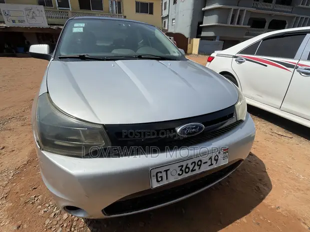 Ford Focus 2009 Silver - 1